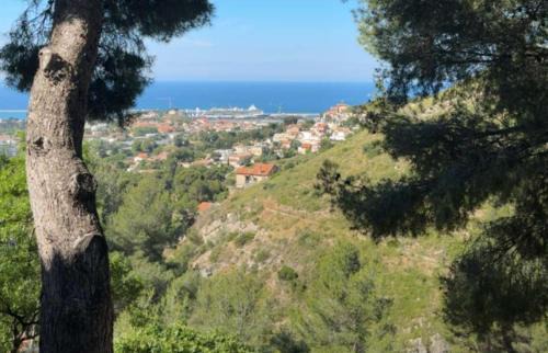 Verduron Apartment | Pet-Friendly Apt Verduron with Sea Views & High Ratings