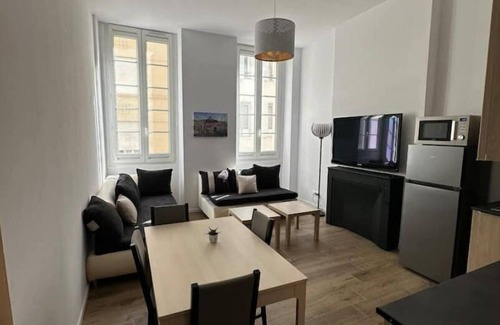 1st Arrondissement Apartment | Family-Friendly Stay at Appartement Vieux Port Marseille