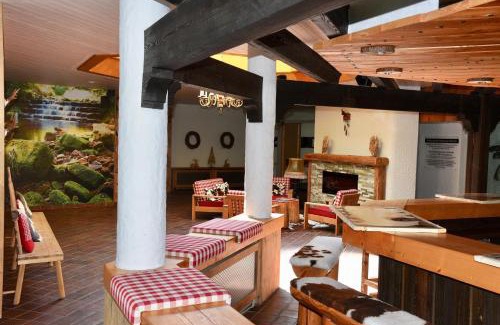 Tonbach Apartment | Pet-Friendly Appartement Vogelkoje Nummer 35 with Pool