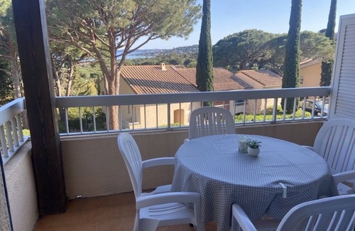 Plage de la Garonnette Apartment | Seaside Apartment with Balcony - Ideal for Families
