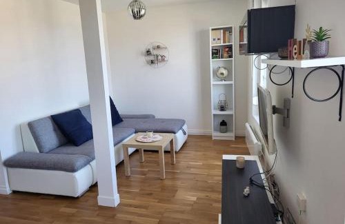 Ault Apartment | Ocean View Apartment Just Steps from the Beach