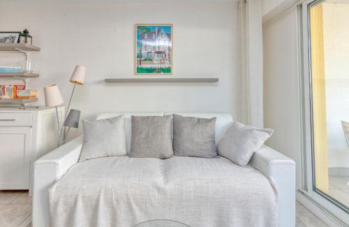 Pornichet Apartment | Oceanfront Apartment with Gorgeous Sea Views - 10/10 Rating