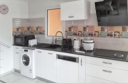 Trois Mares Apartment | Seaside 2-Bedroom Apartment with Wifi & Child-Friendly Garden