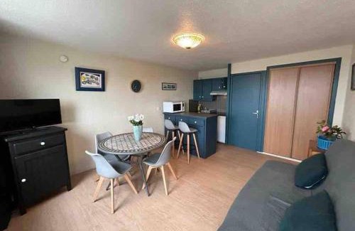 Trevignon Apartment | Sea View Apartment with Port Access and Family-Friendly Amenities