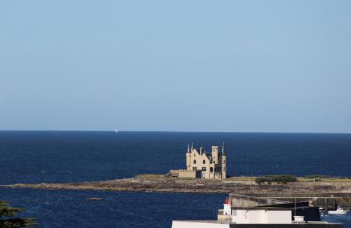 Quiberon Apartment | Scenic Ocean View Apartment with Bikes & Free WiFi