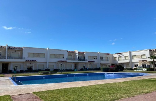 Kceibya Apartment | Relaxing Poolside Retreat at Savannah Beach Apartment