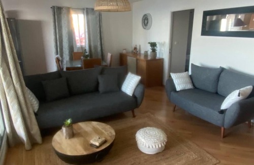 Les Avirons Apartment | Ocean View Apartment: Perfect for Family Escapes