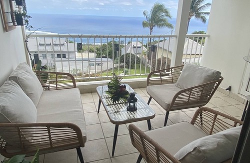 Les Avirons Apartment | Ocean View Apartment: Perfect for Family Escapes