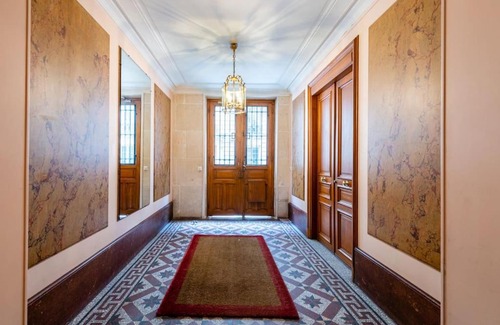 Chaillot Apartment | Elegant Apartment with Eiffel Tower Views & Family Friendly