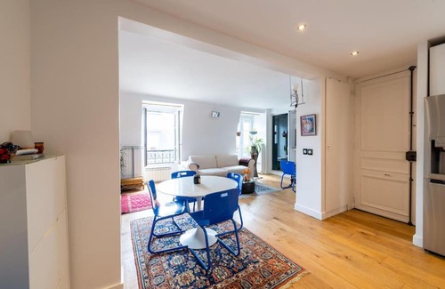 Chaillot Apartment | Elegant Apartment with Eiffel Tower Views & Family Friendly
