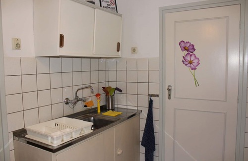 Municipality of Nederweert House | Peaceful Appartement Winnerstraat with Kitchen Amenities