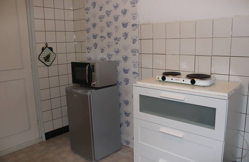 Municipality of Nederweert House | Peaceful Appartement Winnerstraat with Kitchen Amenities