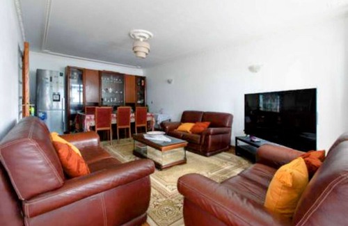 Gambetta Apartment | Cozy Appartement with Balcony in La Défense, Paris
