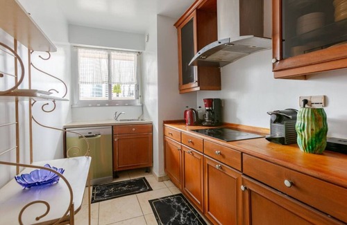 Gambetta Apartment | Cozy Appartement with Balcony in La Défense, Paris