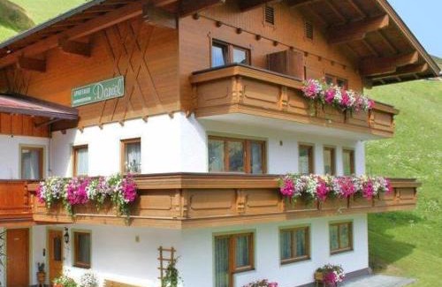Hinterglemm Apartment | Cozy Appartementhaus Daniel with Hot Tub & Fireplace