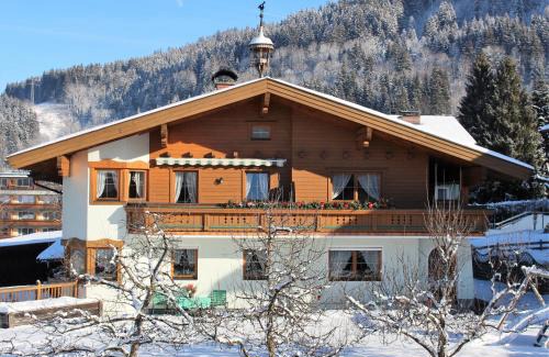 Kaprun Apartment | Guest Rated 9/10 at Appartementhaus Egger with Kitchen