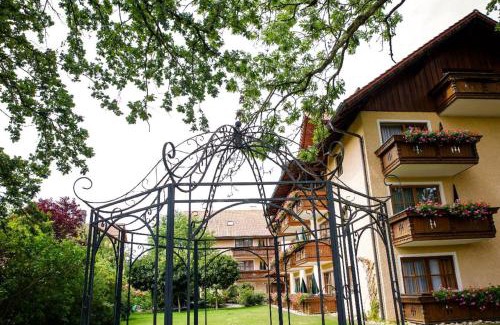 Bad Fuessing Apartment | Family-Friendly Appartementhaus Holmernhof I with High Ratings