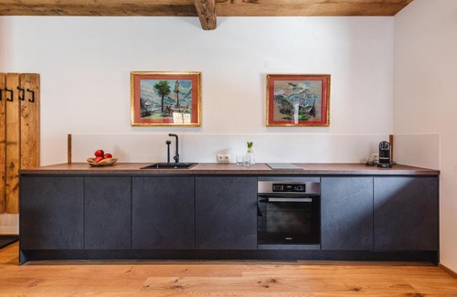 Bergheim Apartment | Pet-Friendly Appartementhaus Plainstöckl with High Ratings