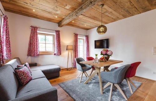 Bergheim Apartment | Pet-Friendly Appartementhaus Plainstöckl with High Ratings