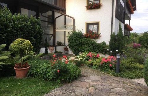 Bad Fuessing Apartment | Family-Friendly Appartementhaus Reiterhof with High Ratings