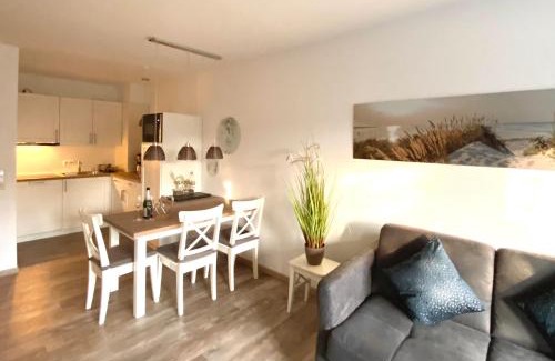 Spiekeroog Apartment | Oceanfront Appartementhaus Westerloog with Balcony Retreat