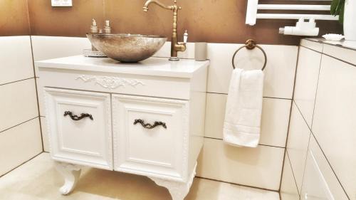 Eisenach Apartment | Highly Rated Appartement am Bachhaus with Family-Friendly Dining