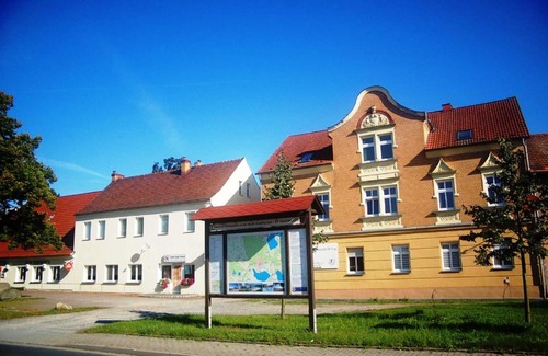 Freienhufen Apartment | Cozy Appartements am Dorfkrug with Breakfast & Kitchen