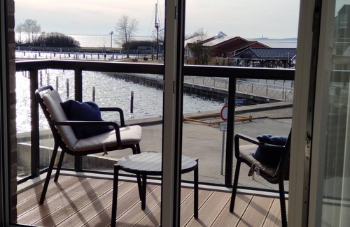 Lemkenhafen Apartment | Guest Rated 10/10: Appartements am Hafen - Family Friendly