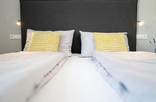 Velden am Worther See Apartment | Cozy Oceanfront Appartements Gästehaus Gallob - 9.3/10 Rated