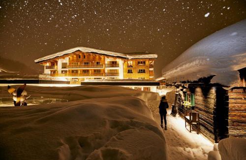 Lech am Arlberg Apartment | Discover Appartements Auriga: Pet-Friendly Retreat with Pool