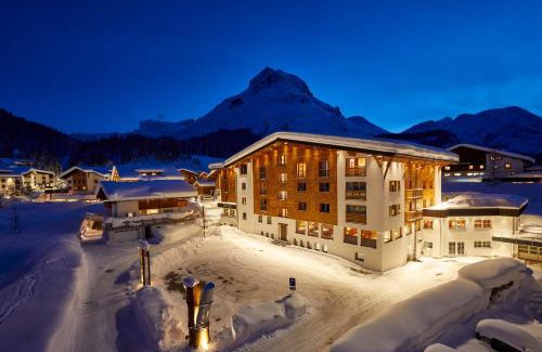 Lech am Arlberg Apartment | Discover Appartements Auriga: Pet-Friendly Retreat with Pool