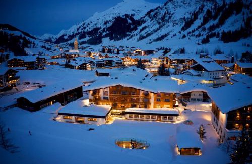 Lech am Arlberg Apartment | Discover Appartements Auriga: Pet-Friendly Retreat with Pool