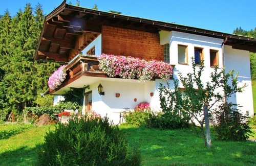 Kirchdorf in Tirol Apartment | Top-Rated Appartements Binderhof: Pet-Friendly & Breakfast Included