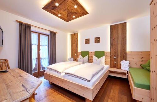 Oberammergau Apartment | Top-Rated Appartements Christiane Knöpfle with Breakfast