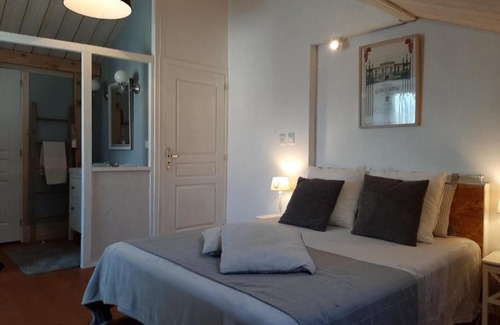 Mios Apartment | Oceanfront Retreat at Appartements d'Hôtes La Foulonnerie