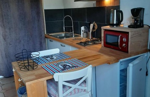Mios Apartment | Oceanfront Retreat at Appartements d'Hôtes La Foulonnerie