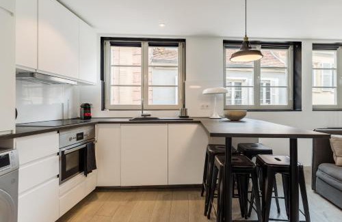 Historic Center Apartment | Discover Appartements de la Pléiade with Pool Access