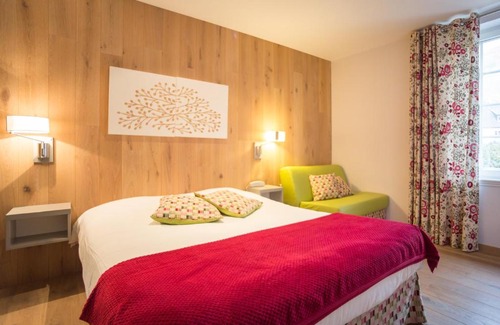 Kaysersberg-Vignoble Apartment | Pet-Friendly Appartements Les Loges les Remparts with Hot Tub