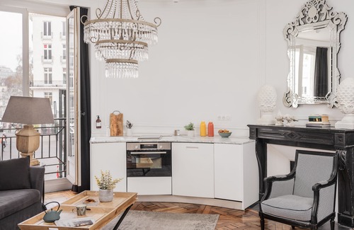 Graslin - Commerce Apartment | Charming Appartements Place Royale - Pet Friendly Retreat