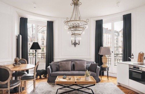 Graslin - Commerce Apartment | Charming Appartements Place Royale - Pet Friendly Retreat