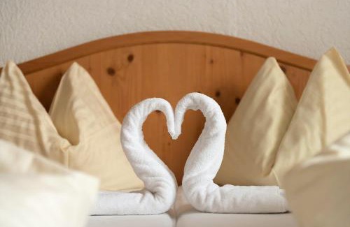 Tauplitz Apartment | Experience Oceanfront Bliss at Appartements-Restaurant Schwaiger
