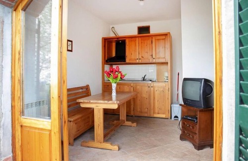 Giugnano Apartment | Pet-Friendly Appartements Villa Morosi with Pool in Lamporecchio