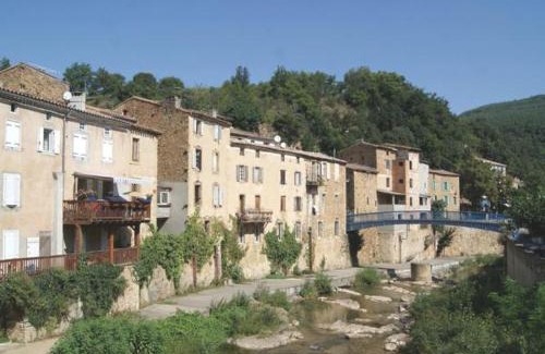 Rennes-les-Bains Apartment | Welcoming Douce Reine: Perfect for Families and Pets