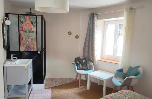 Rennes-les-Bains Apartment | Welcoming Douce Reine: Perfect for Families and Pets