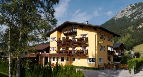 Achenkirch Apartment | Oceanfront Appartements Waldruh with Pool & Breakfast