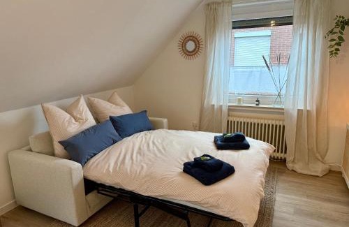 Bad Zwischenahn Apartment | Discover Appartement „Zum Weißen Hahn“ with Hot Tub Amenities