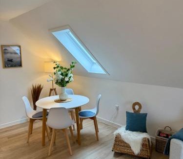 Bad Zwischenahn Apartment | Discover Appartement „Zum Weißen Hahn“ with Hot Tub Amenities