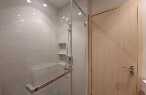 Khlong Kum Apartment | Modern 2-Bedroom Apartment with Pool & Hot Tub Access