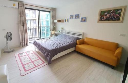 Khlong Kum Apartment | Modern 2-Bedroom Apartment with Pool & Hot Tub Access
