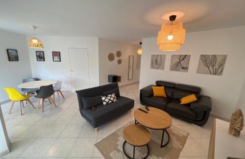 Bonneveine Apartment | Cozy Oceanfront Apartment with Breathtaking Sea Views